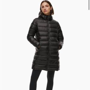 Aritzia TnAction Little Puff Long, black, size small